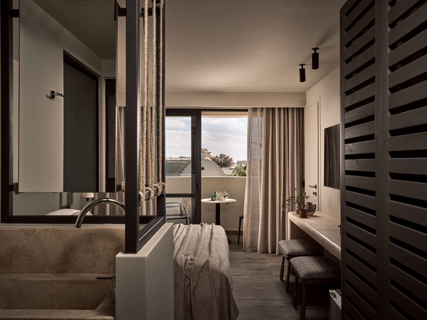 Retreat, King Bed, Balcony