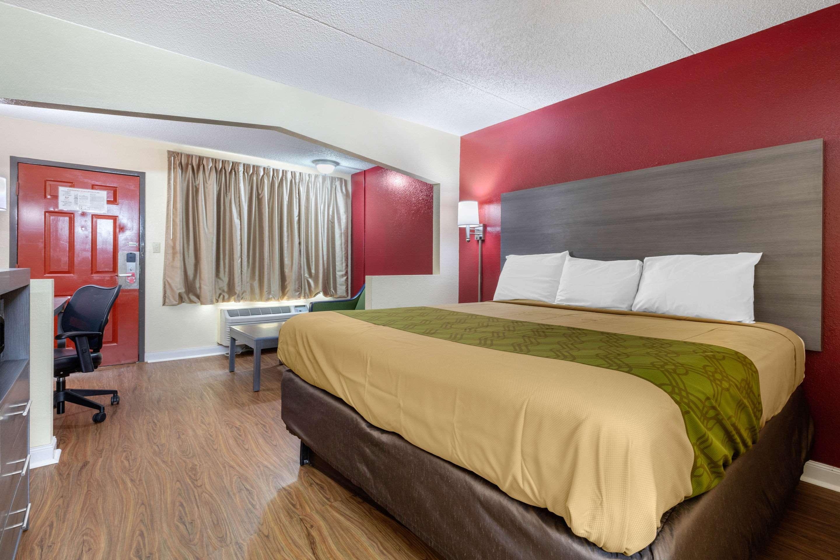 ROOM, KING BED