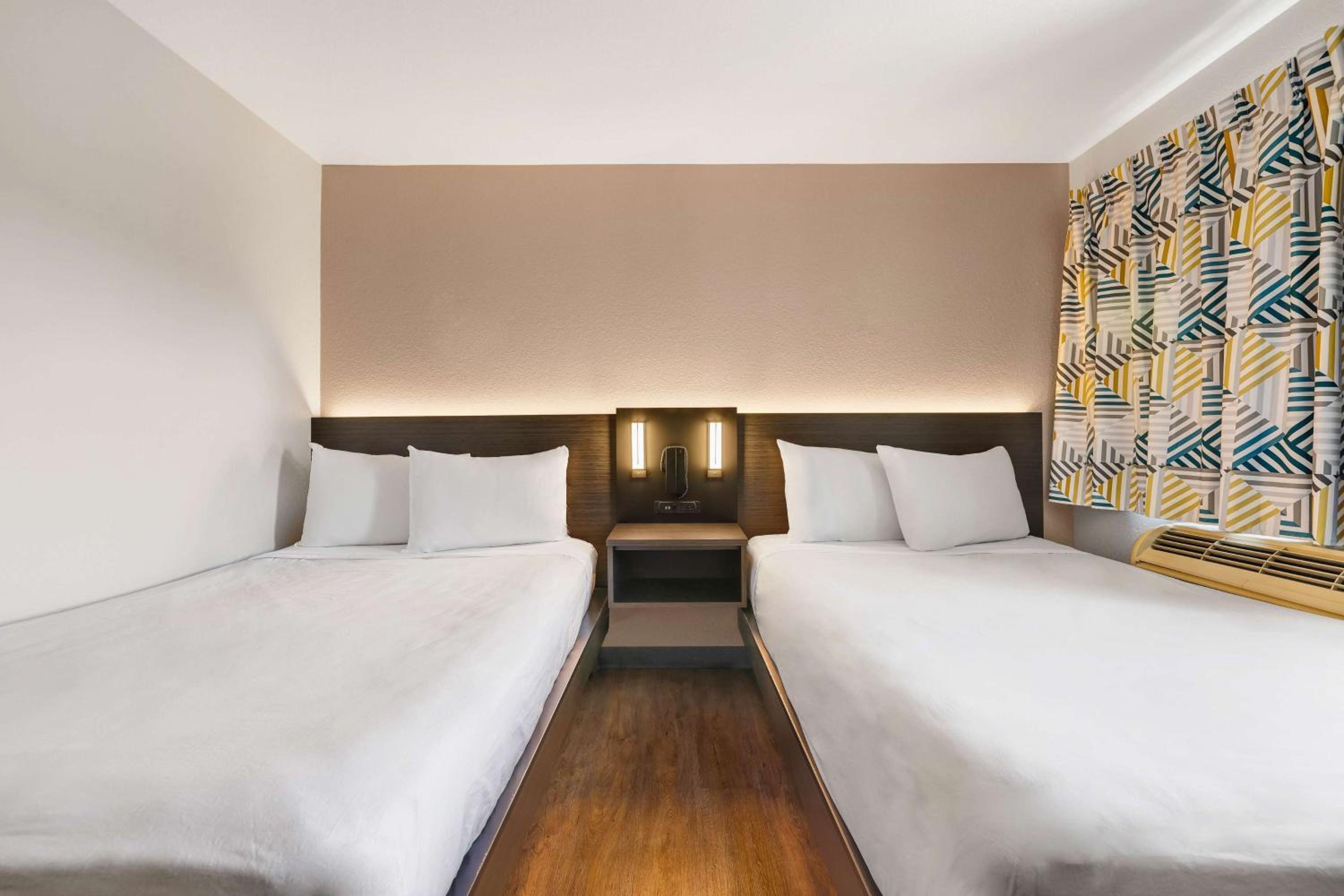 Deluxe, Double Bed