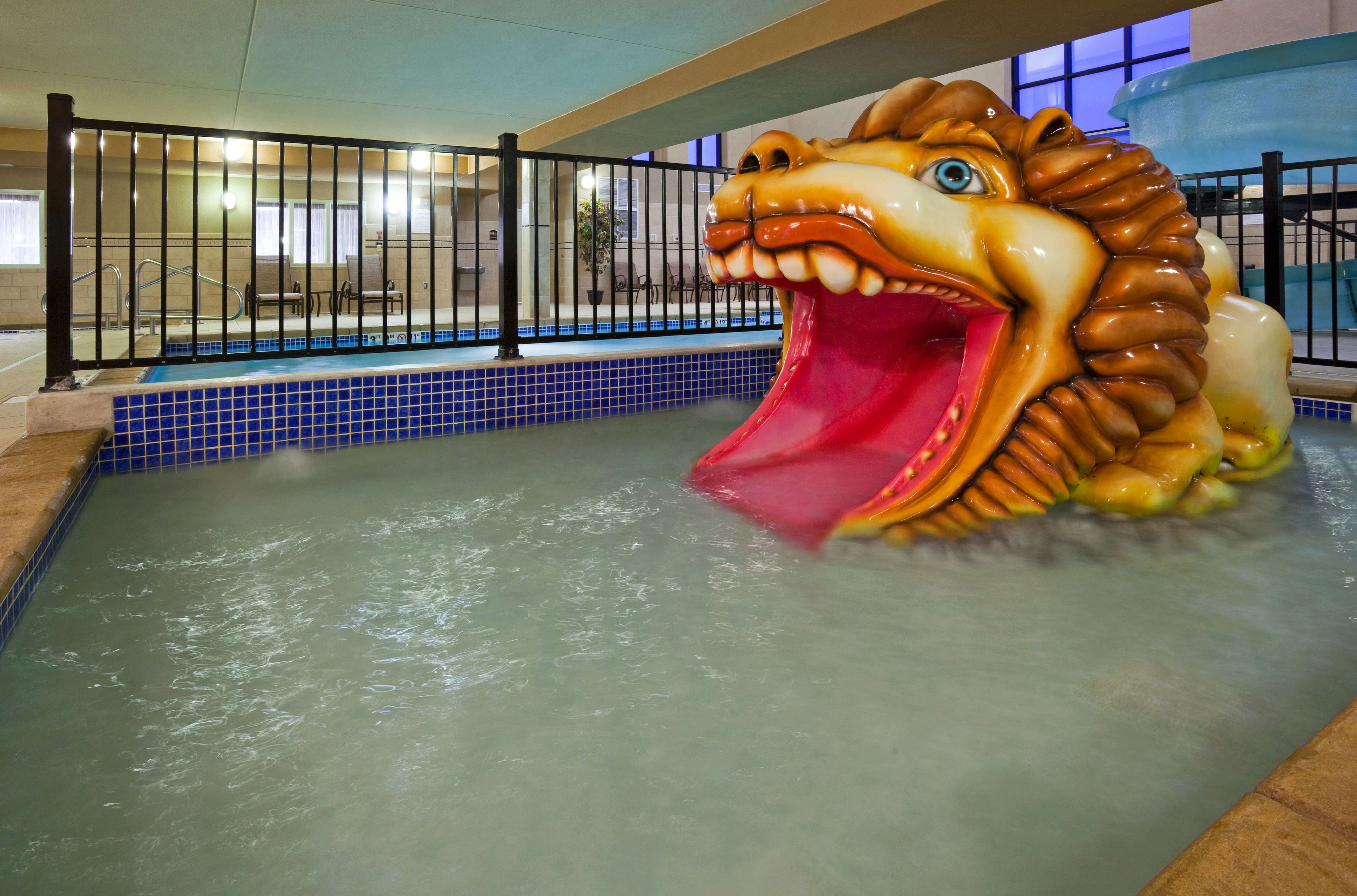 Holiday Inn Express Hotel And Suites Mitchell 33/67