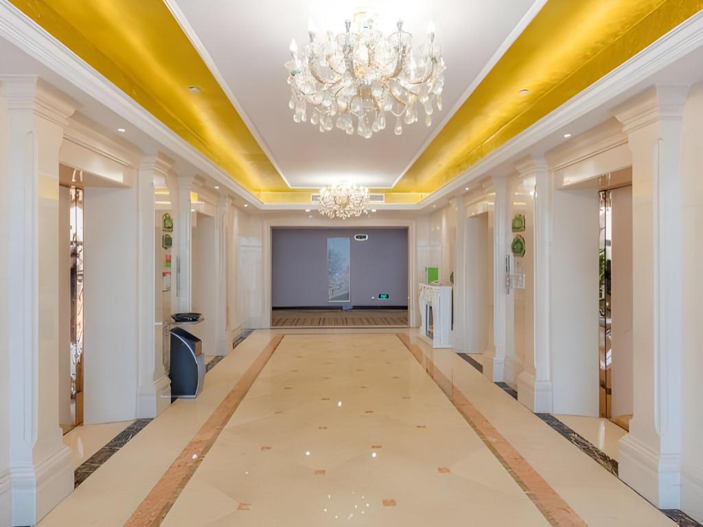 Vienna International Hotel (Zhongshan North Station) 47/57