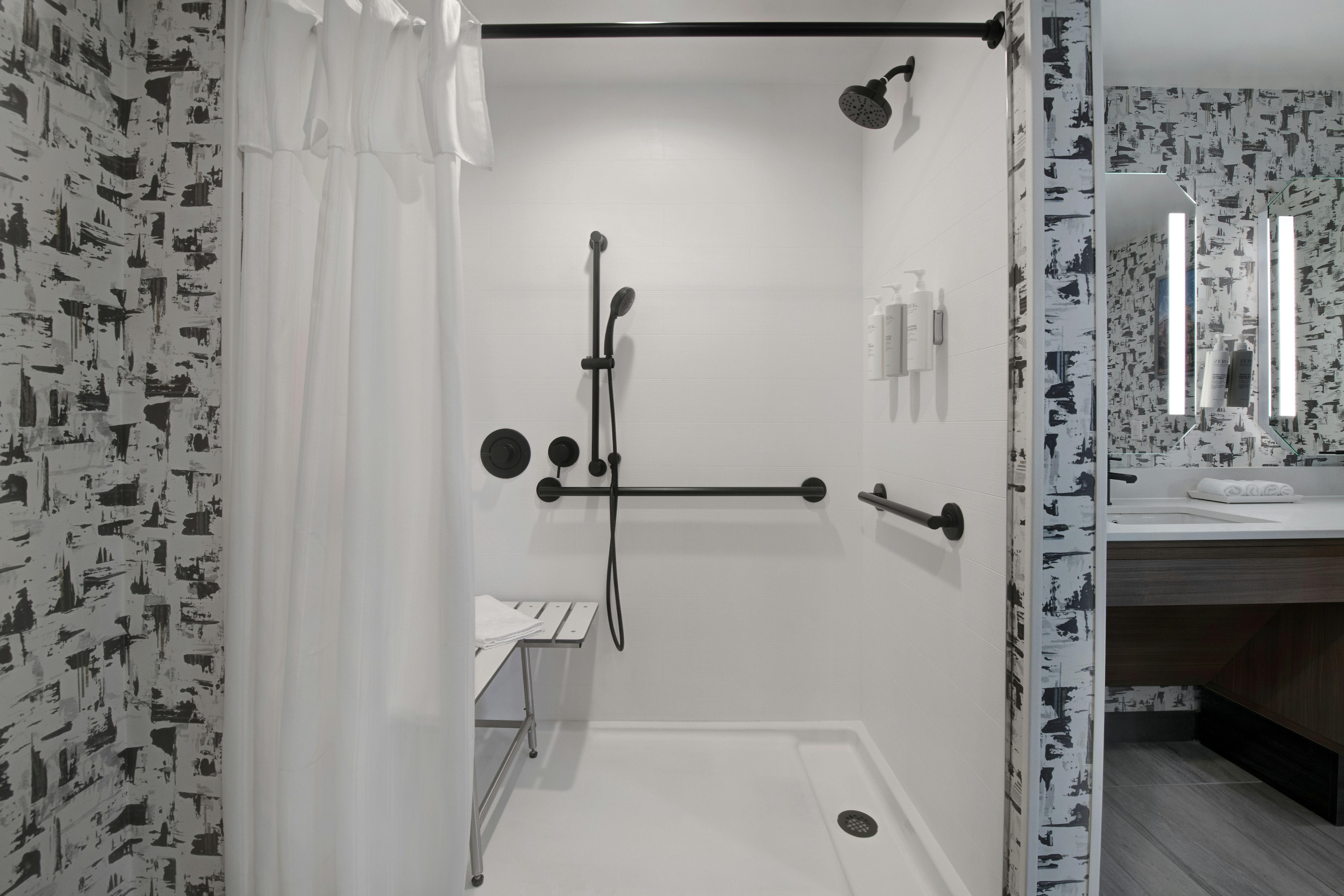 Suite, King Bed, Accessible