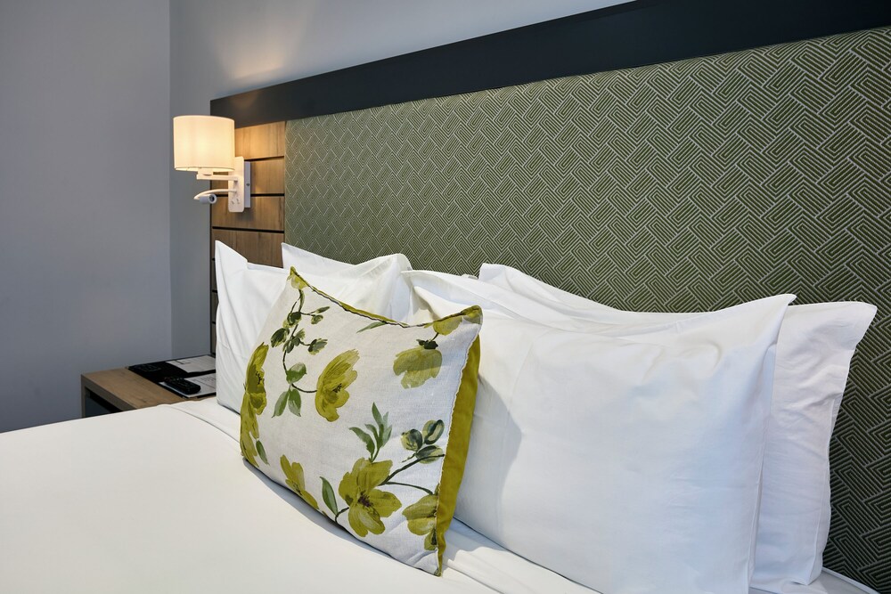 Kalahari Arms Hotel 37/69