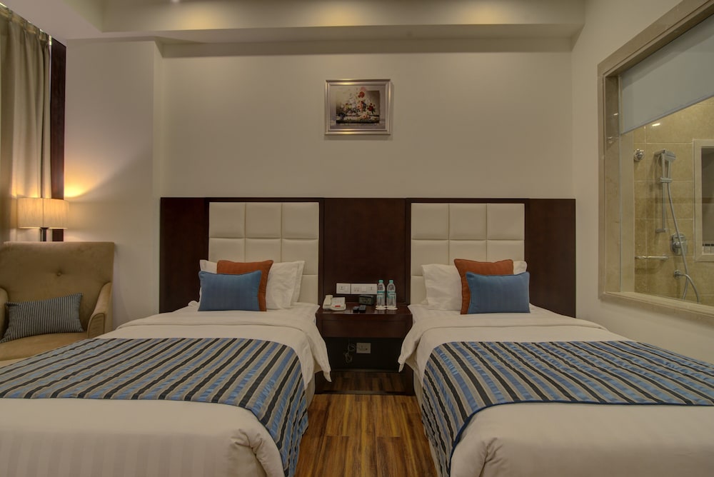 DELUXE, TWIN BEDS