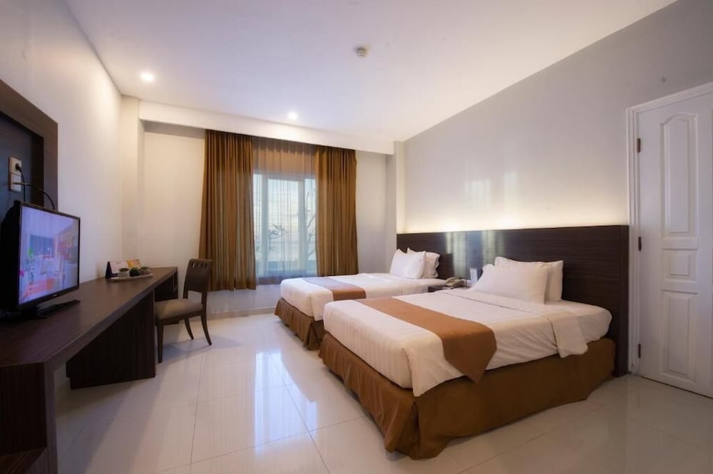 Kristal Hotel Kupang 16/40