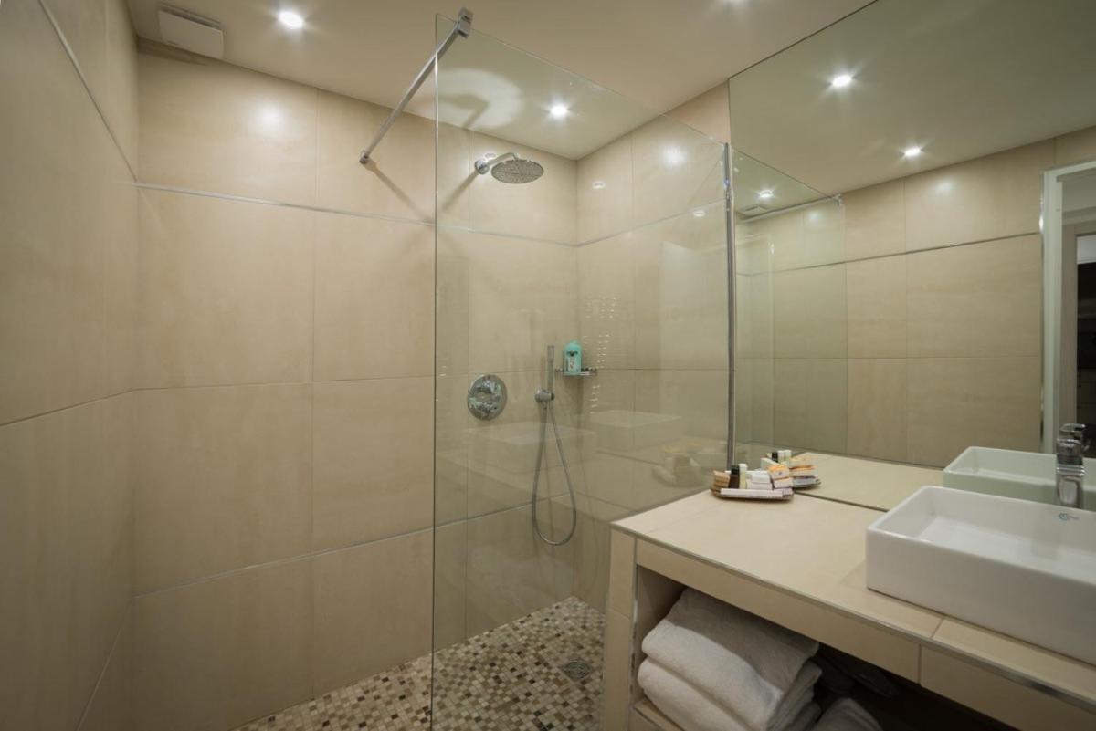 Hotel le Fouquet s 49/50