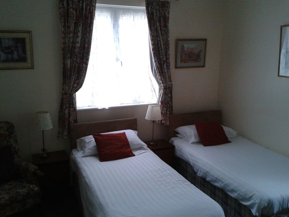Cliff Hall Hotel 3/35