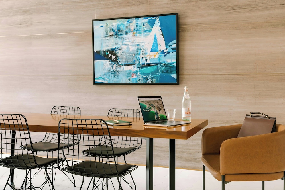 Sonder by Marriott Bonvoy Downtown Towers Apartments 56/69