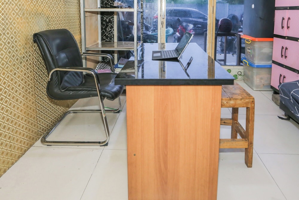 OYO 498 Green Lake View Ciputat 46/65
