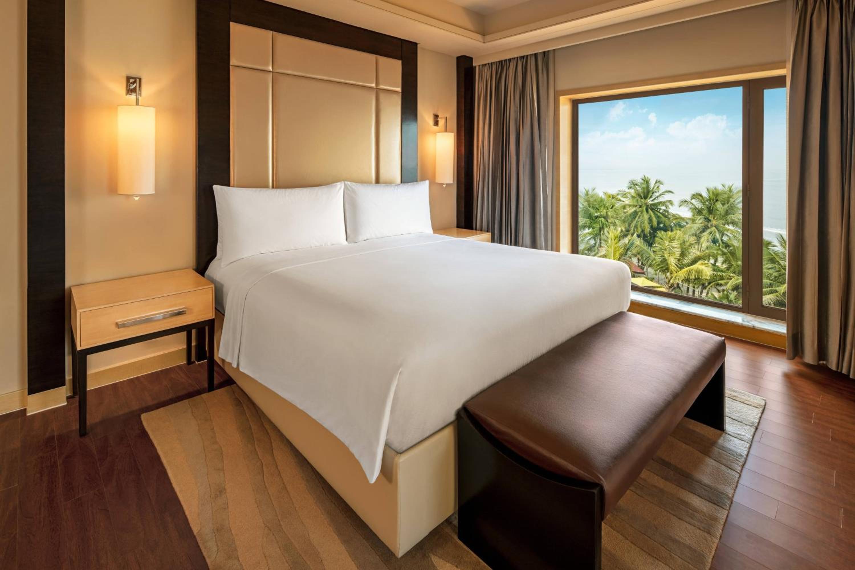 Beach, Suite, King Bed, Ocean View, Executive Lounge Access