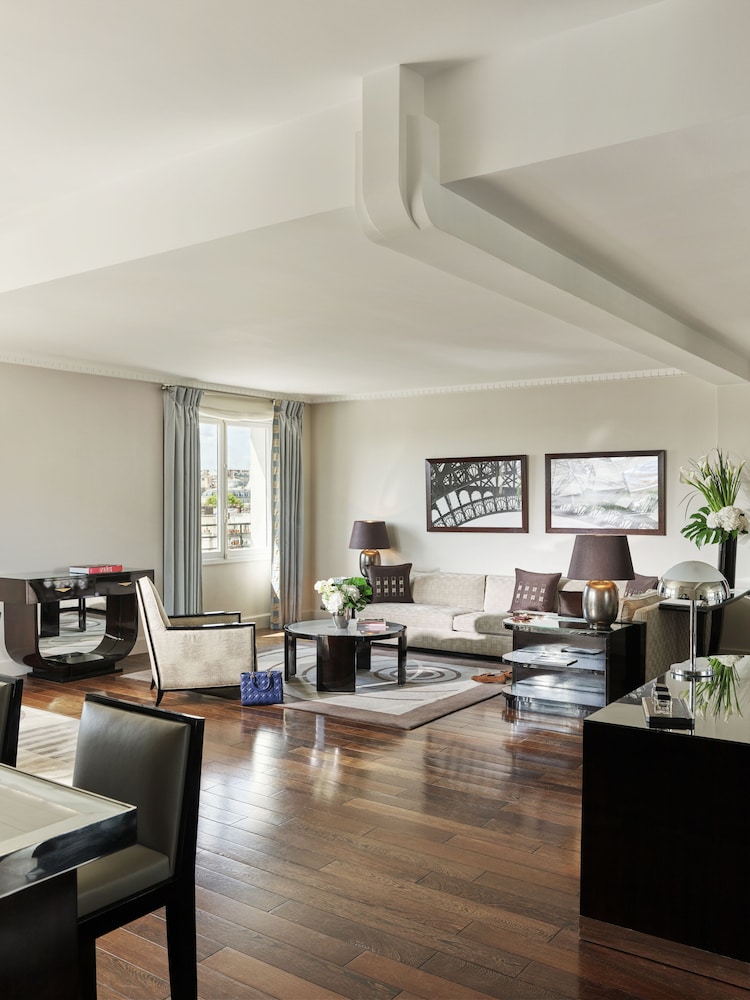Hotel Plaza Athenee 56/79