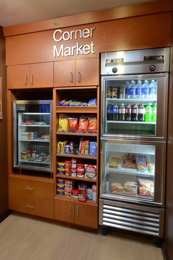 Fairfield Inn Suites By Marriott Roanoke Hollins I 81 16/26