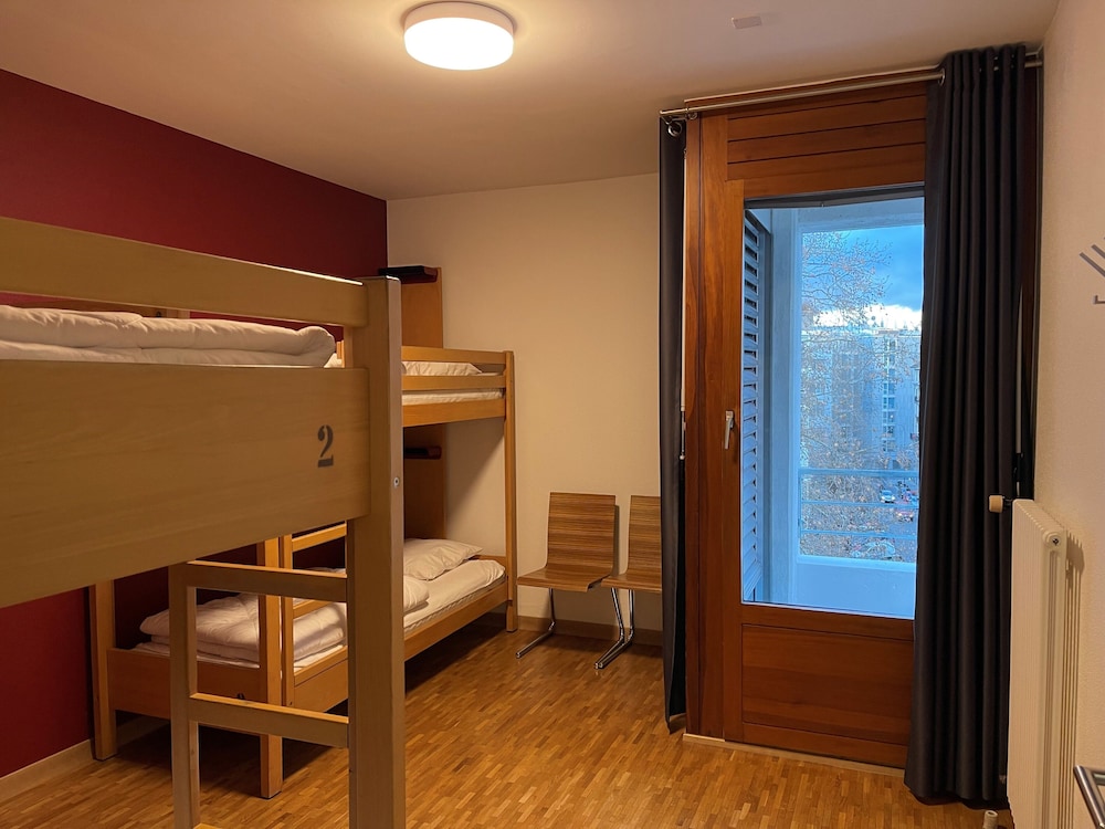 Geneva Hostel 39/70