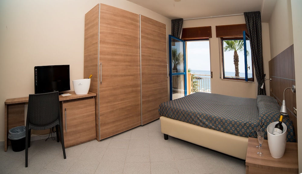 EliHotel 18/30
