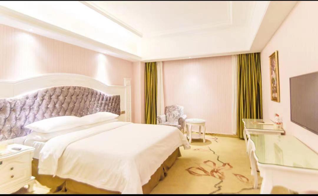 Vienna International Hotel (Guilin Wanda) 21/26