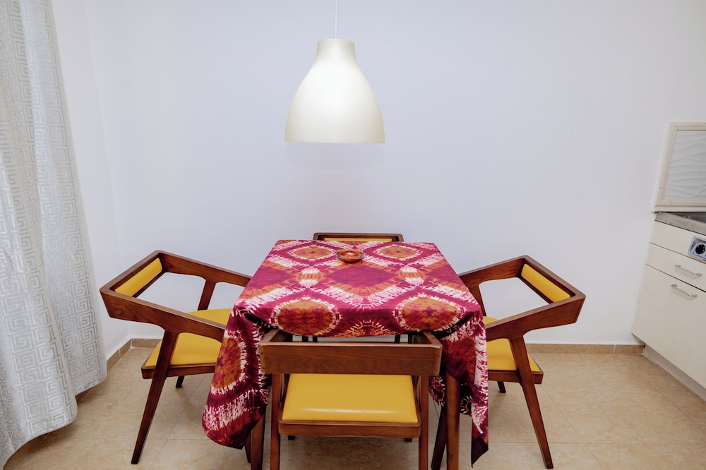 Bungalow Beach Hotel 28/58