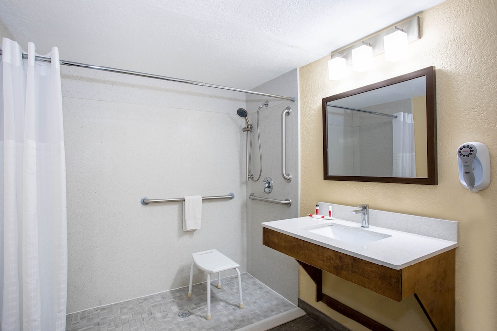 Days Inn By Wyndham Apopka Orlando 21/53