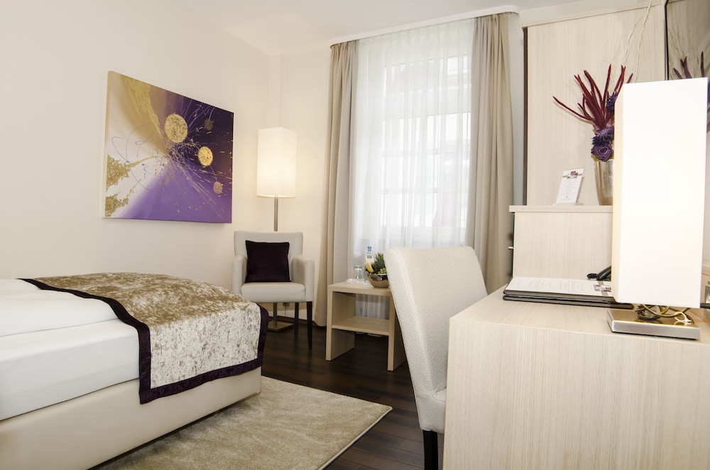 Hotel Merkur 10/52