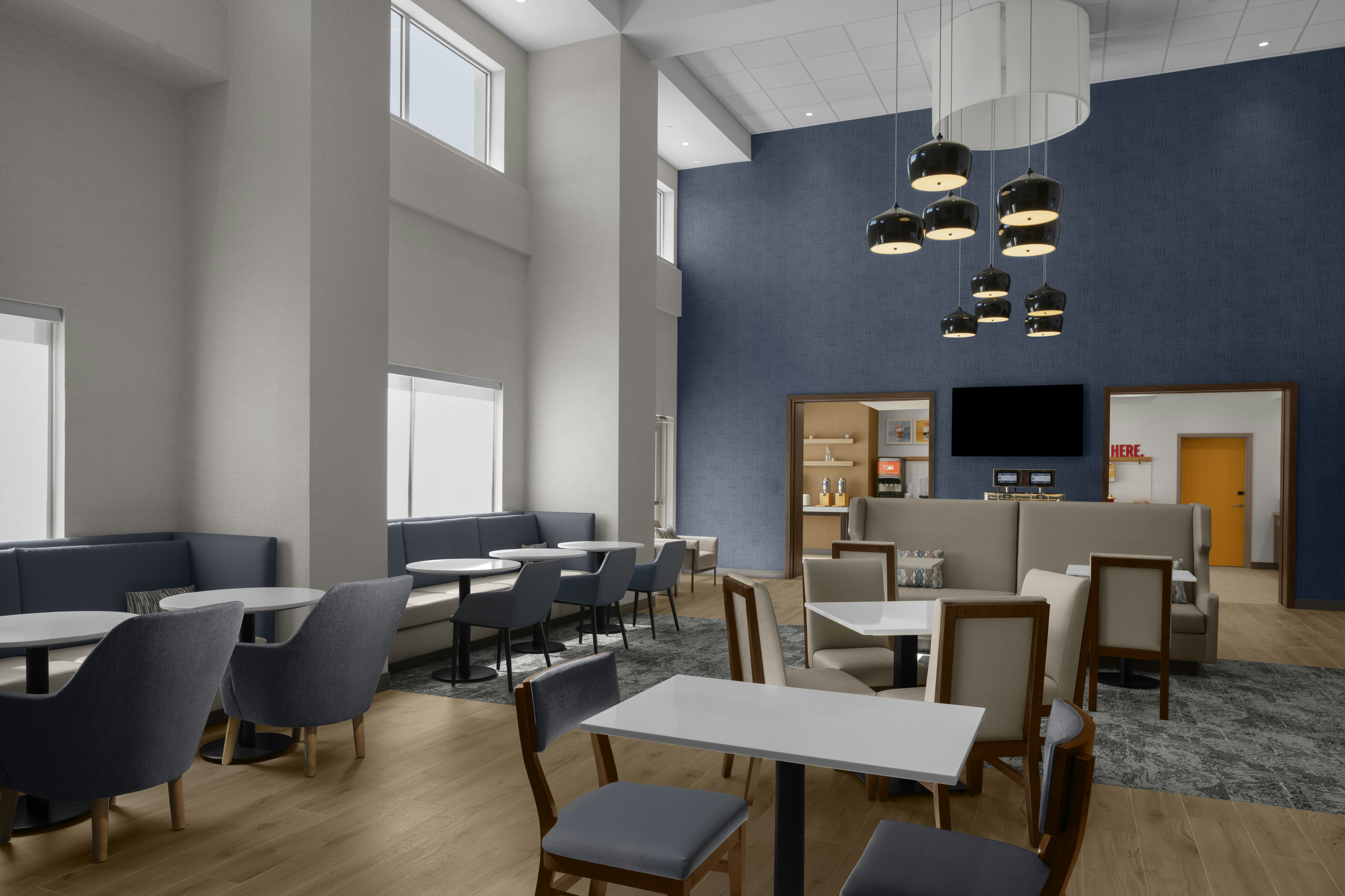 Hampton Inn & Suites by Hilton Long Island Farmingdale 25/29