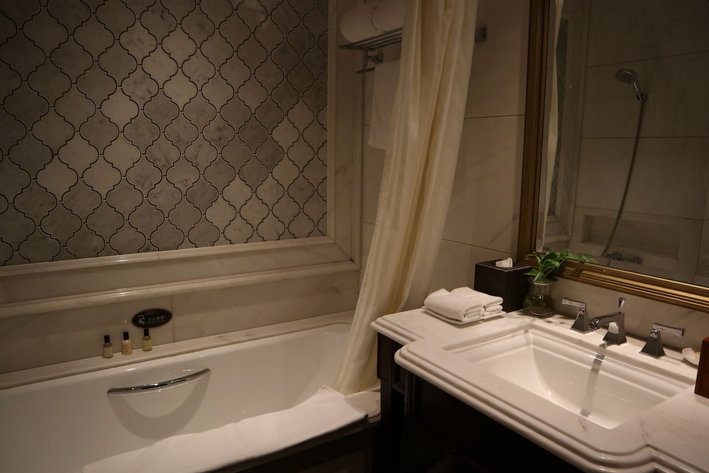 Shanghai Donghu Hotel 61/62