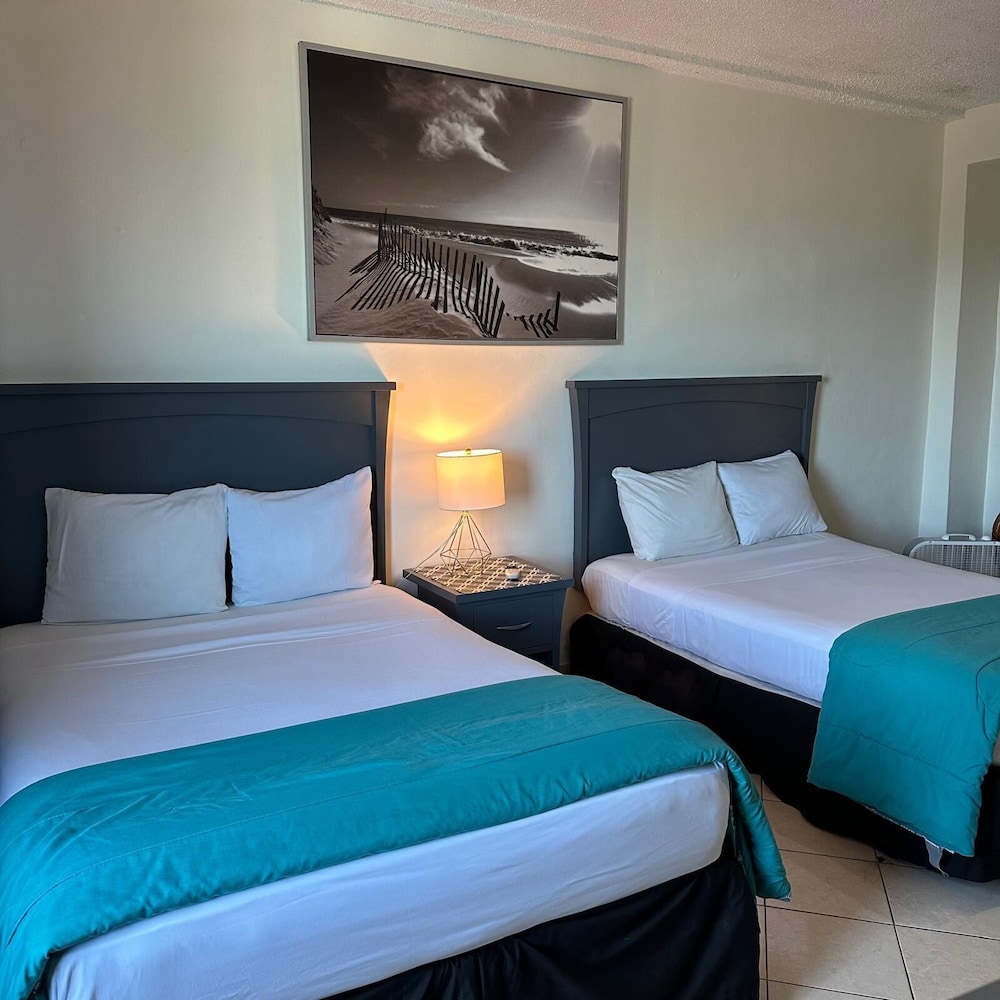 Ocean Front Casablanca Studios with FULL KITCHENS & Beach access By BL Rentals 11/50