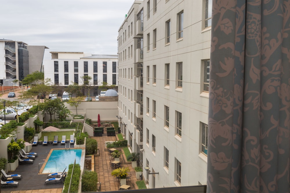 HOLIDAY INN EXPRESS DURBAN - UMHLANGA 3/83