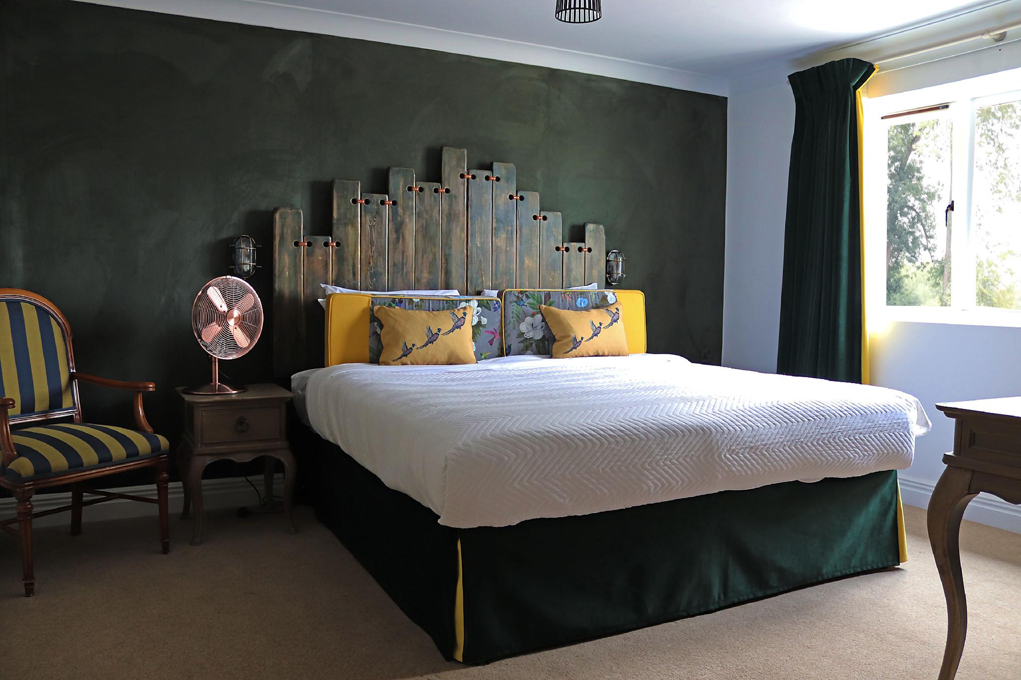 Snug, 2 Double Beds