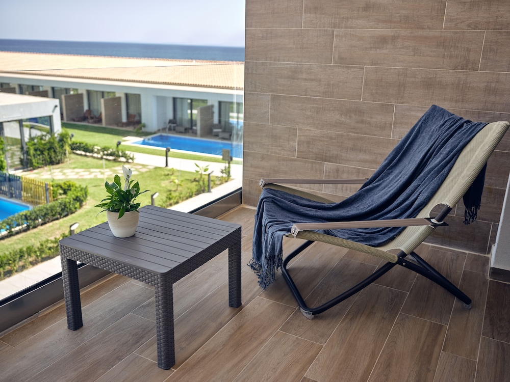 Cavo Orient Beach Hotel 23/50