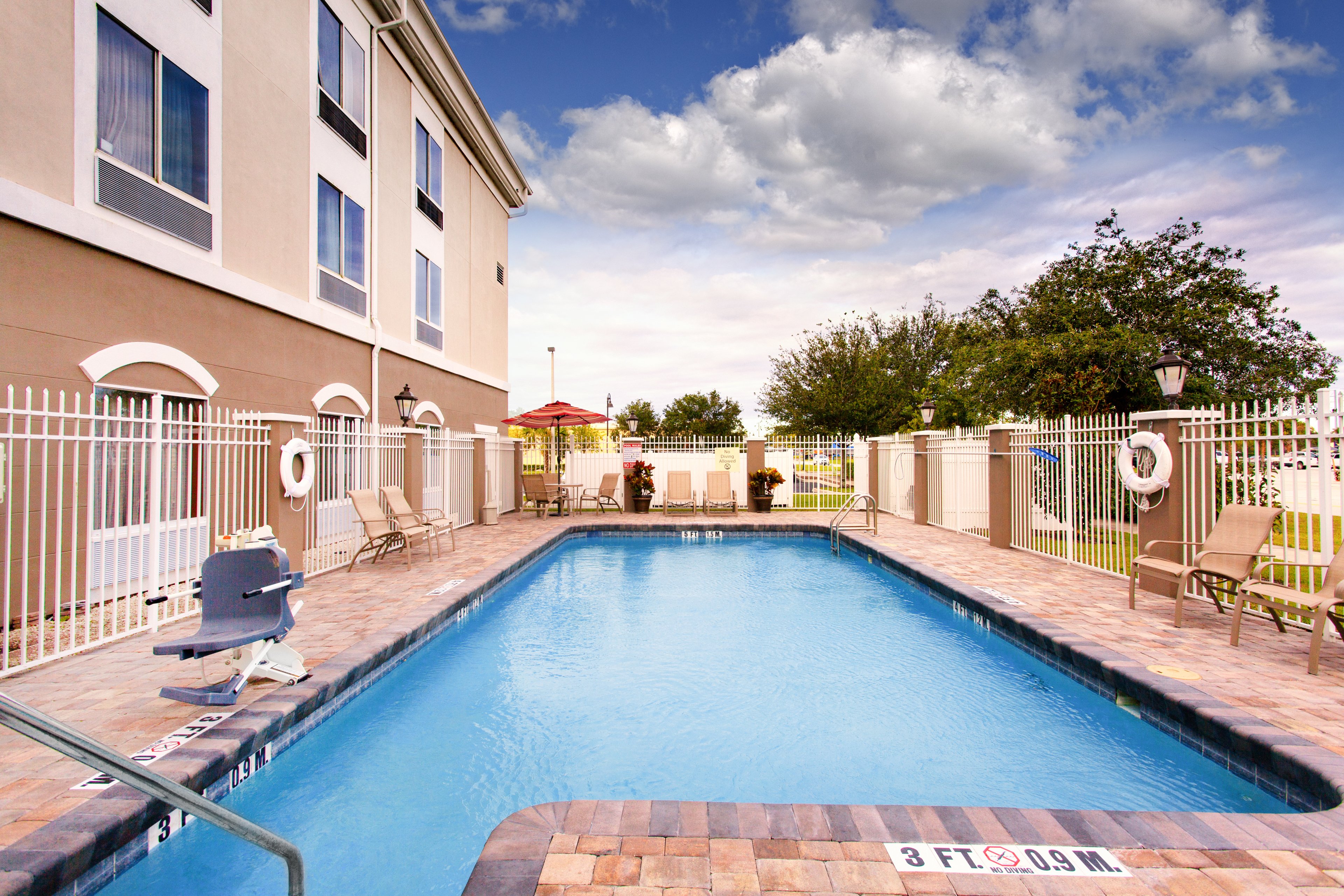 Holiday Inn Express Lake Wales N-Winter Haven 65/71