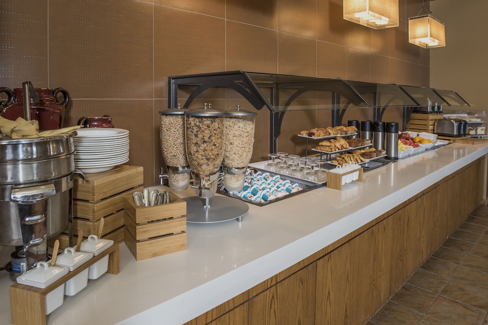 Best Western Plus Winnipeg Airport Hotel 36/45