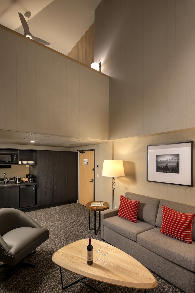 Peaks Hotel & Suites 36/50