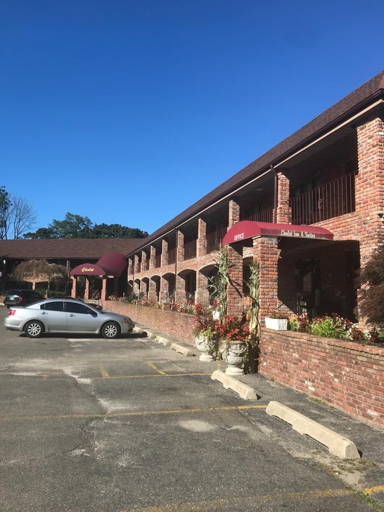 Chalet Inn & Suites Centerport 1/45