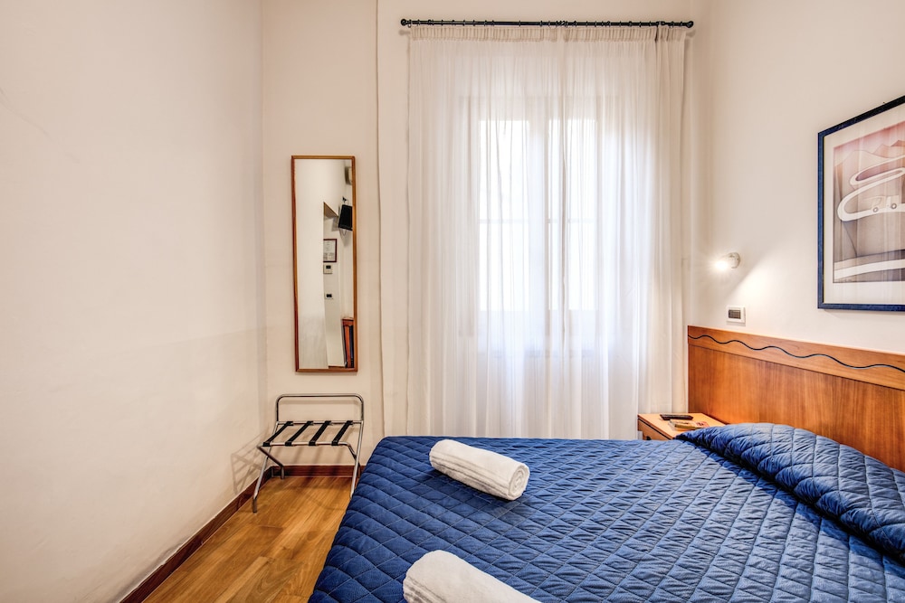 Hotel Nuova Italia 10/21