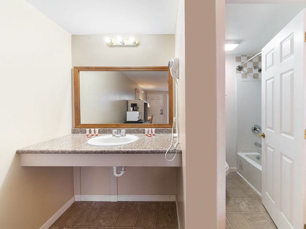 OYO Hotel Starlite Seneca Falls 31/35