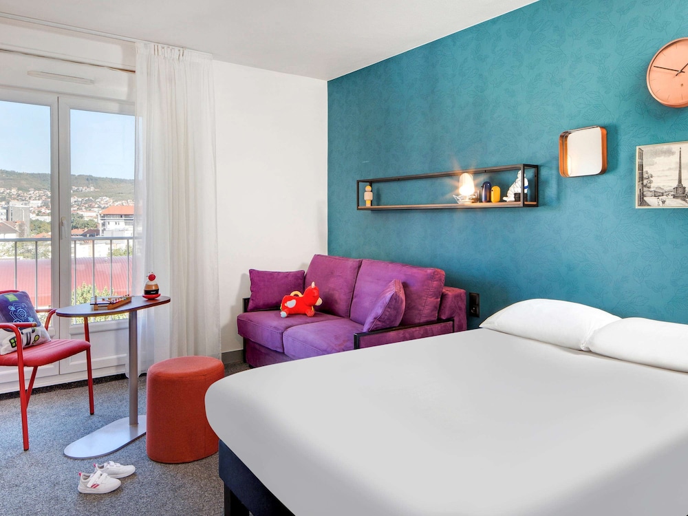 STANDARD, DOUBLE BED, SOFA