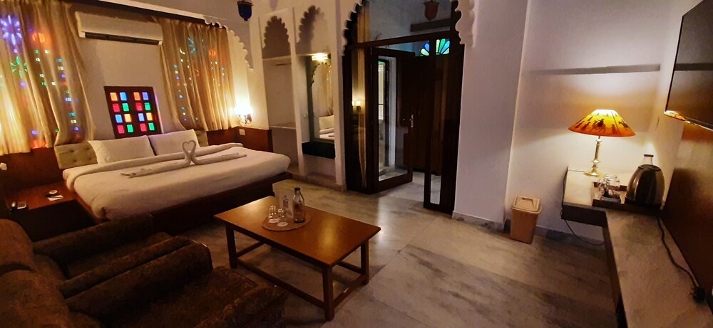 HOTEL RAJ PALACE 25/50