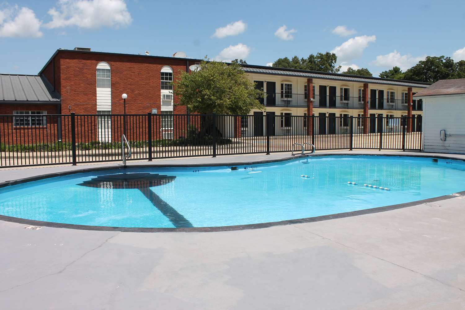 Econo Lodge Kennett 7/23