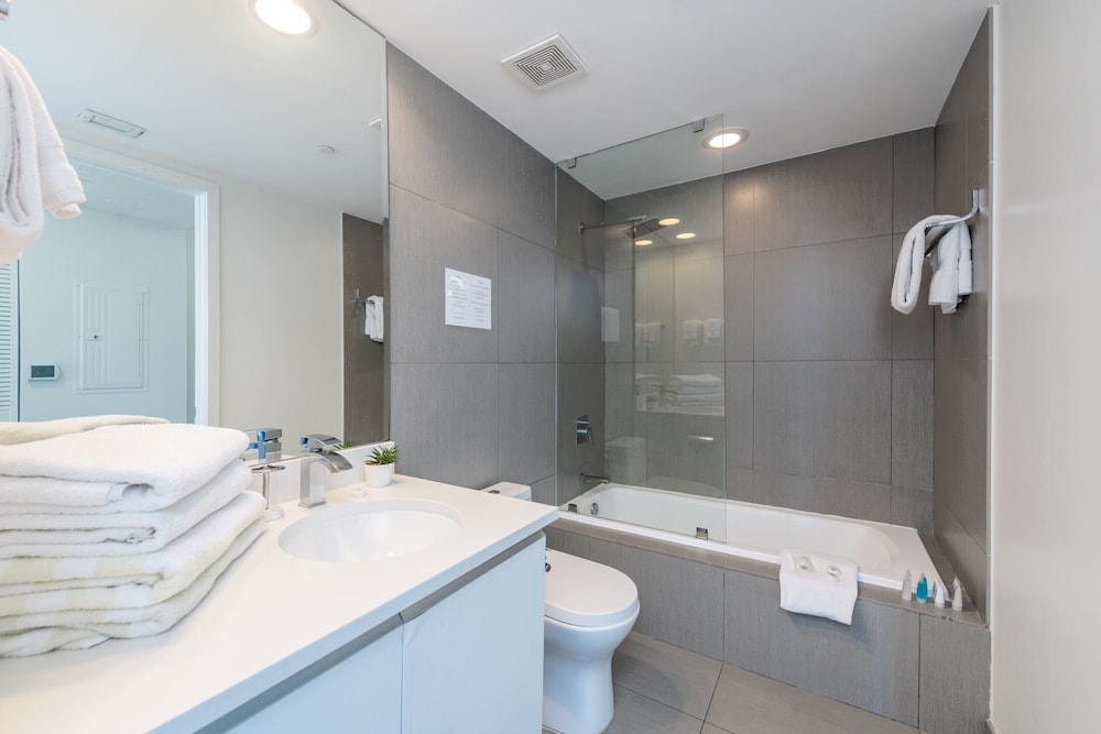 Churchill Suites Monte Carlo Miami Beach 71/76