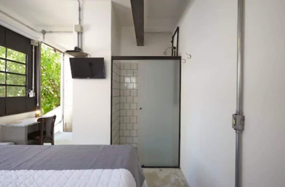 GUEST URBAN HOTEL 26/56