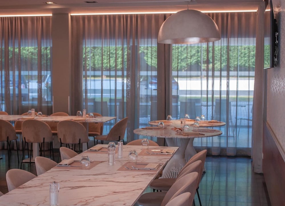 One Hotel & Restaurant 31/50