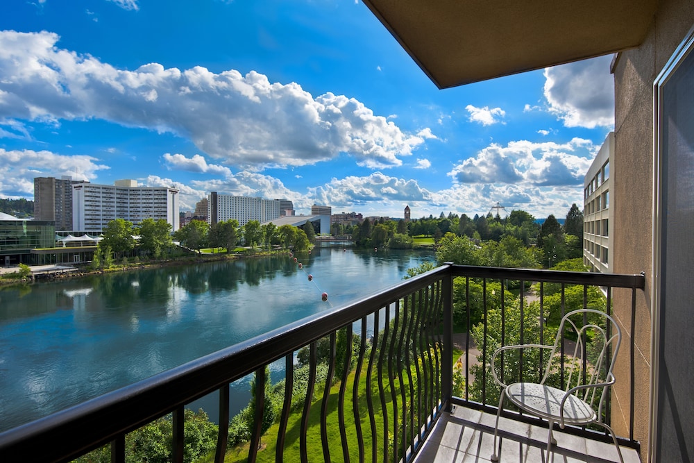 Oxford Suites Downtown Spokane 50/55
