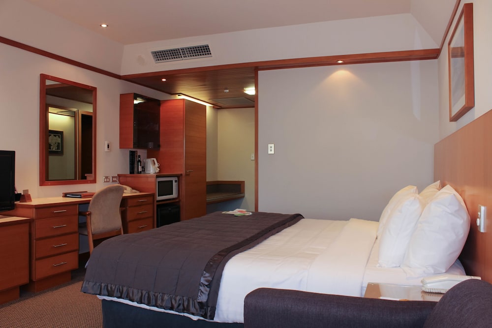 Commodore Airport Hotel 13/74