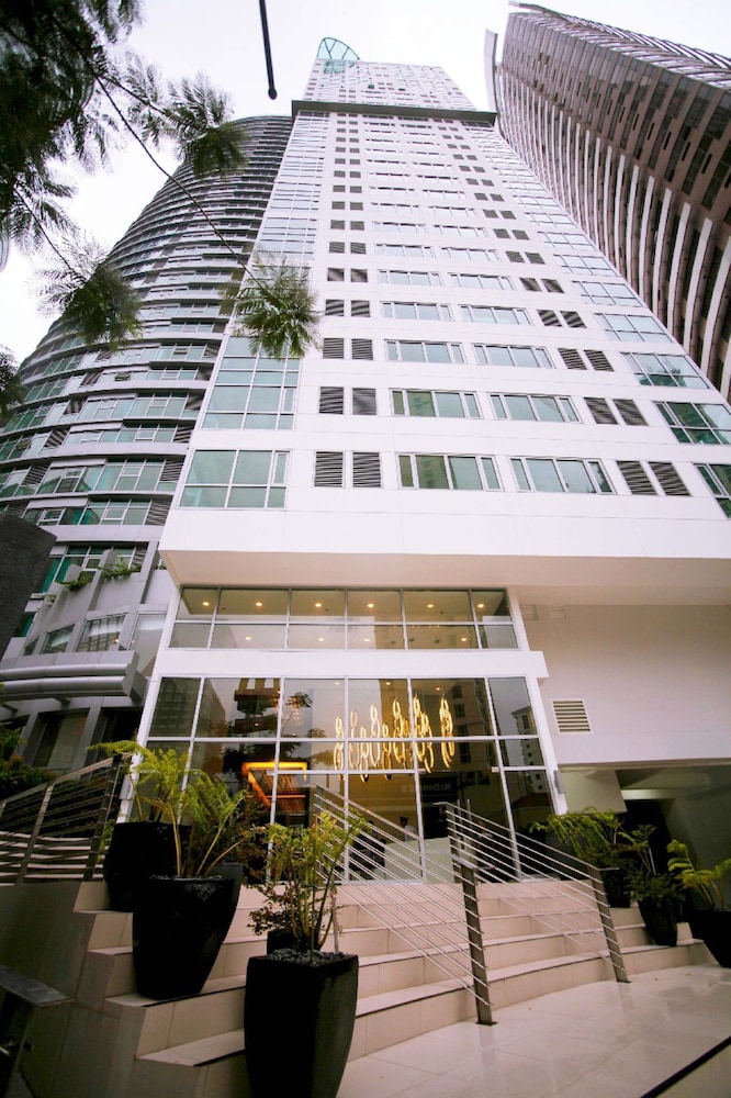 Avant Apartments At The Fort 2/49