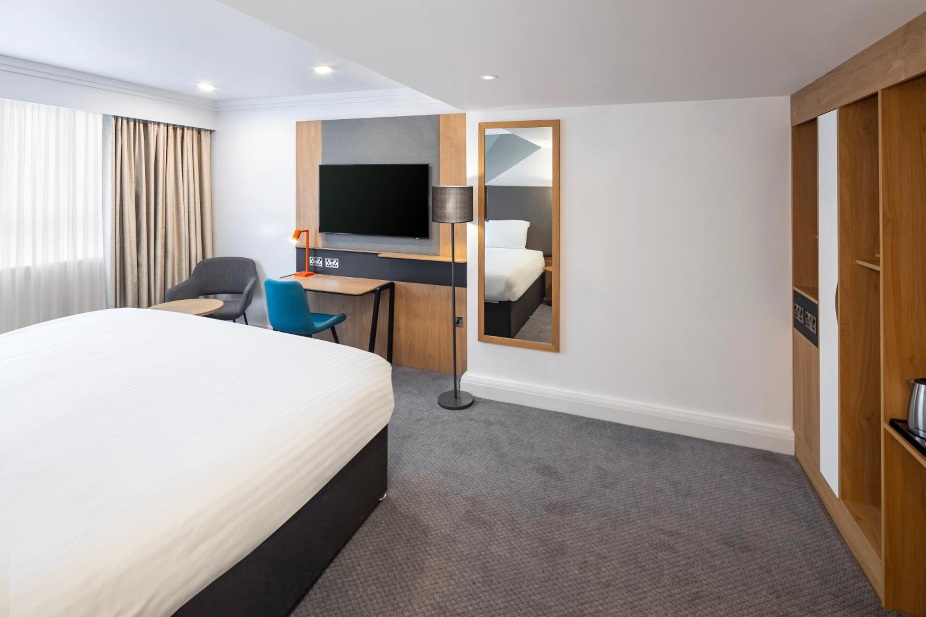Standard, Queen Bed, Accessible
