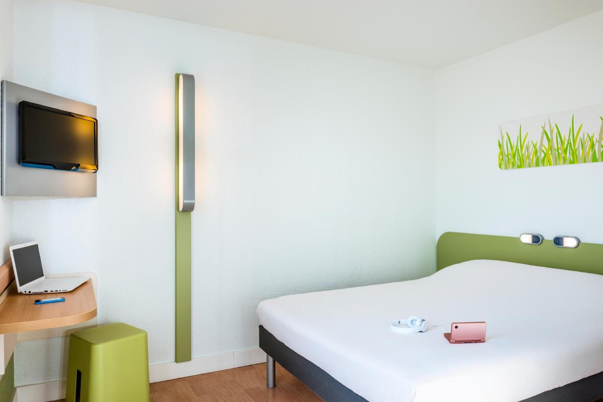 HOTEL AVENIR VAUGIRARD 10/19