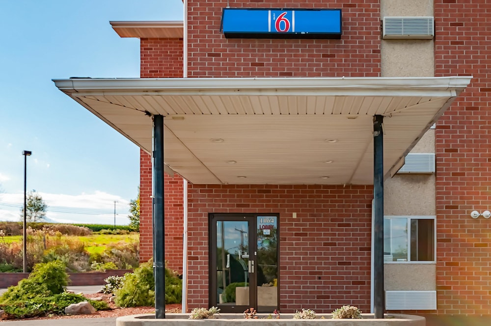 Motel6 Drums, PA in DRUMS - PA