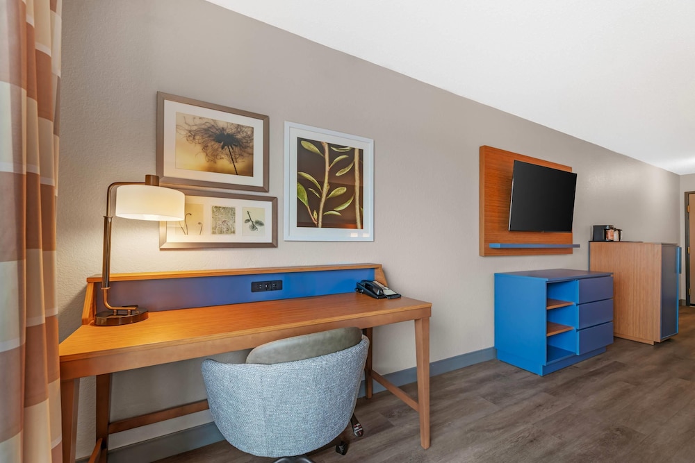 Country Inn Suites By Radisson West Bend Wi 42/58