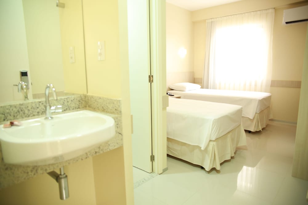 STAY INN HOTEL 48/53