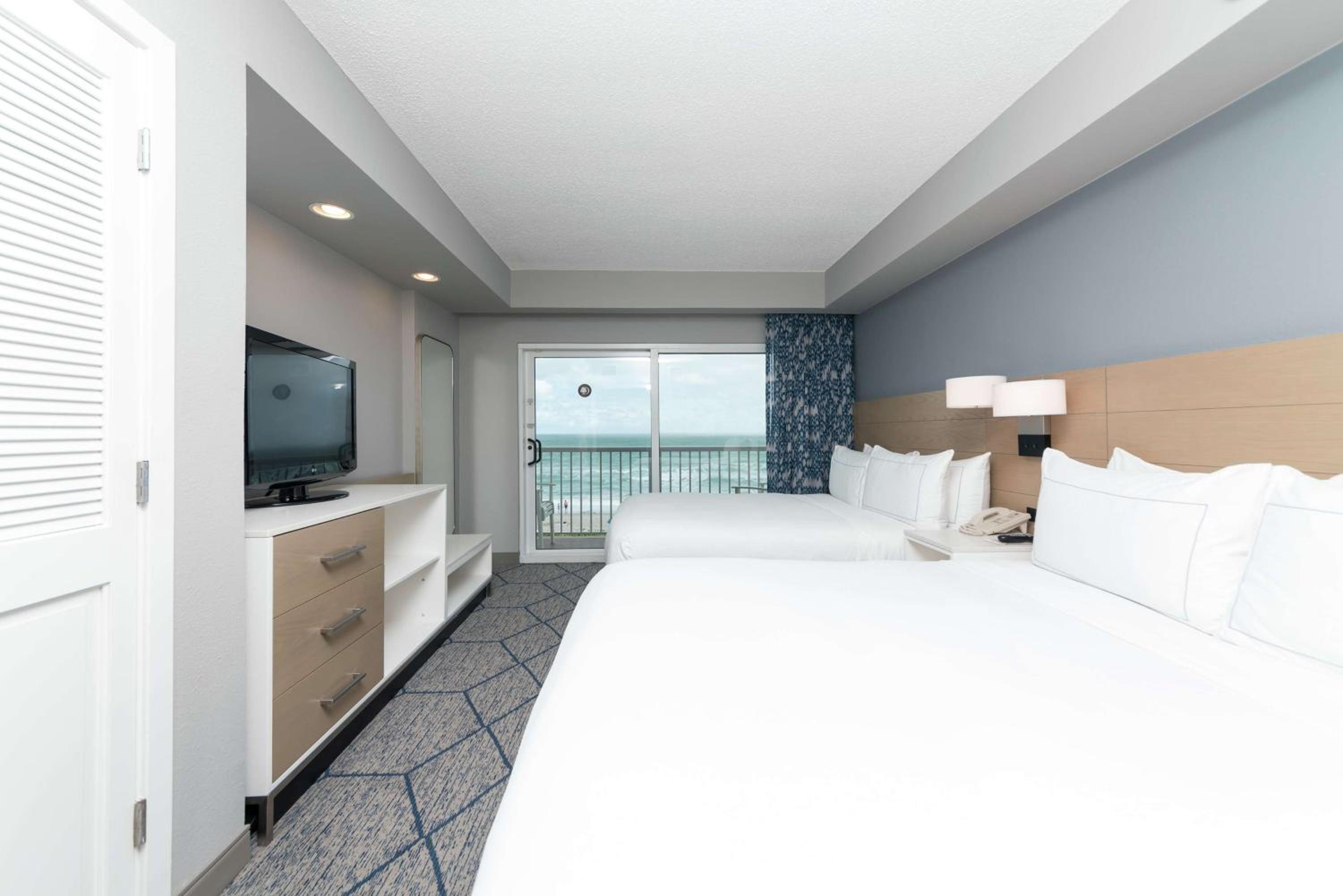 2 Rooms, Suite, Queen Bed, Ocean Front, High Floor