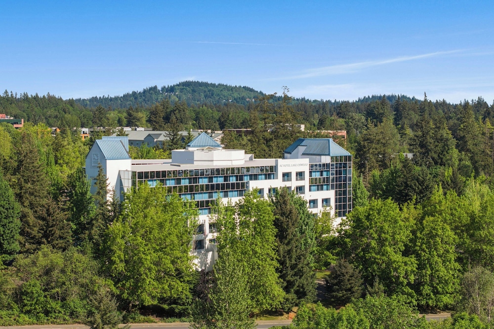 AC Hotel By Marriott Portland Lake Oswego 8/68